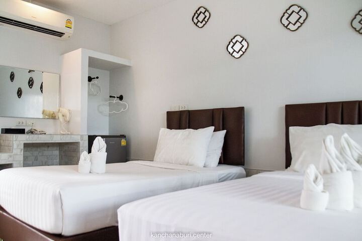 Room 4 of 33