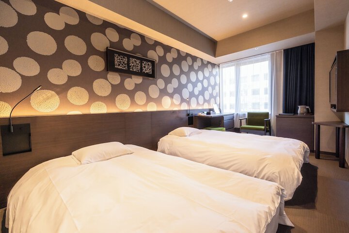 Room 7 of 32
