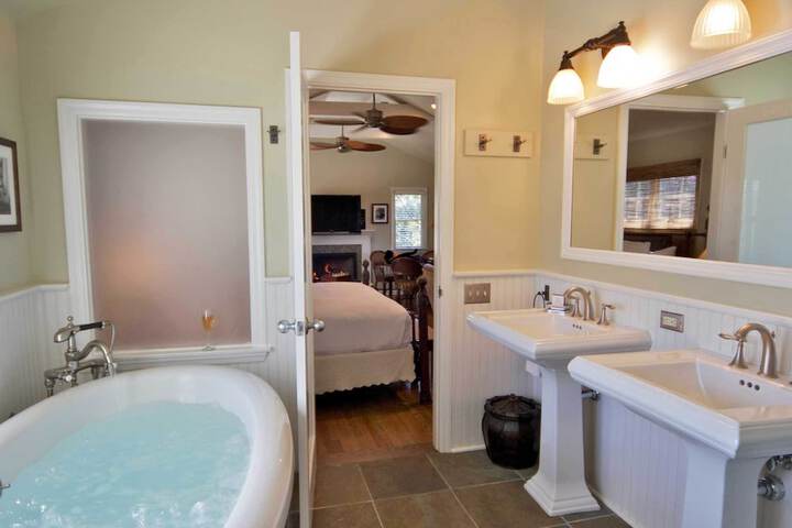 Hot Tub 105 of 137