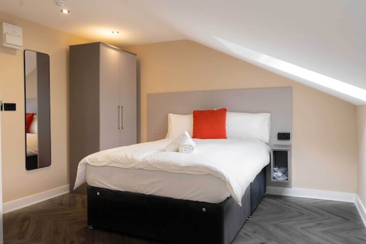 Room 7 of 24