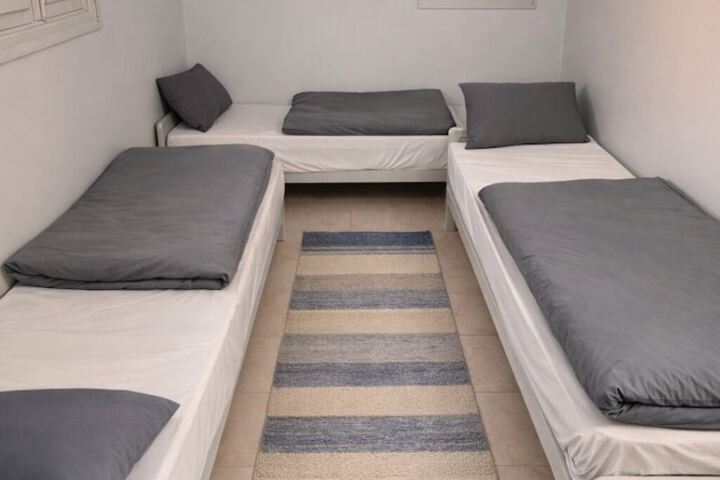 Room 11 of 34