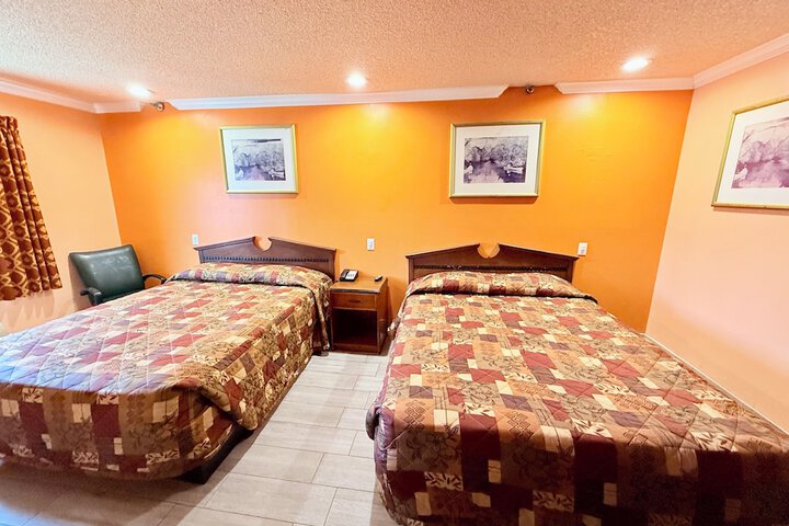 Room 5 of 9
