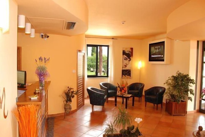 Entrance & Lobby