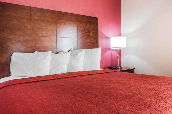 1 King Bed (5 of 12)