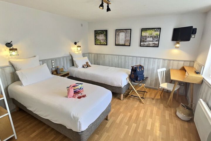 Room 12 of 50