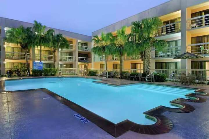 Pool 32 of 102