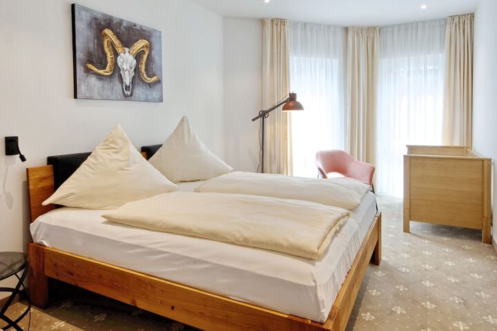 Room 4 of 42