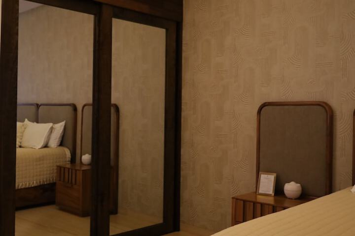 Room 53 of 205