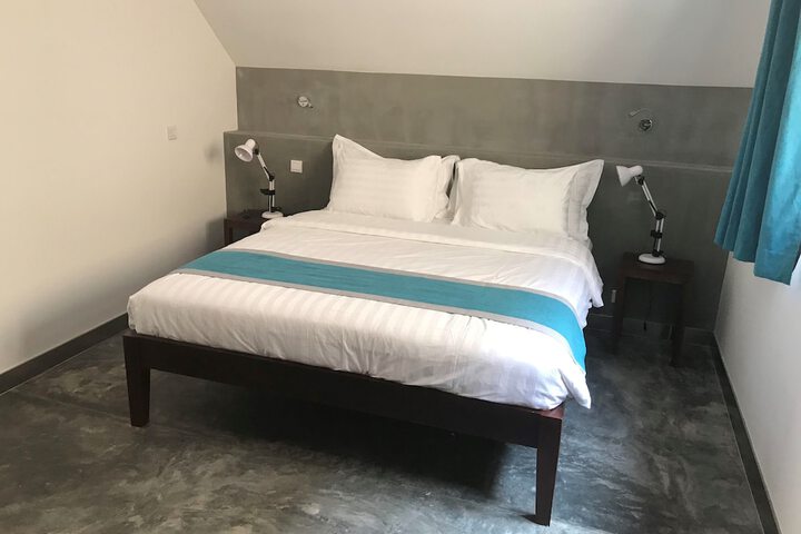 Room 8 of 83