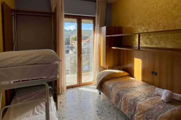 Room 3 of 31
