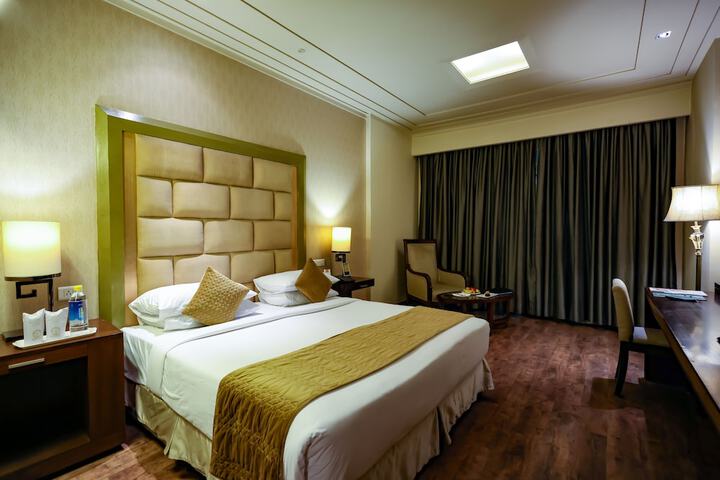 Room 3 of 40