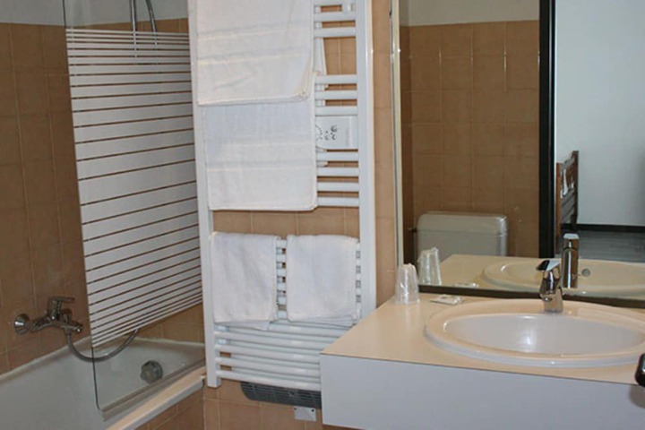 Room 10 of 25