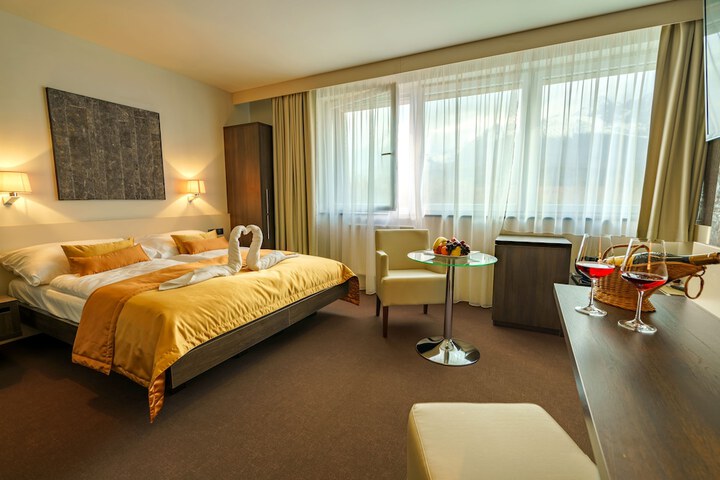 Room 7 of 52
