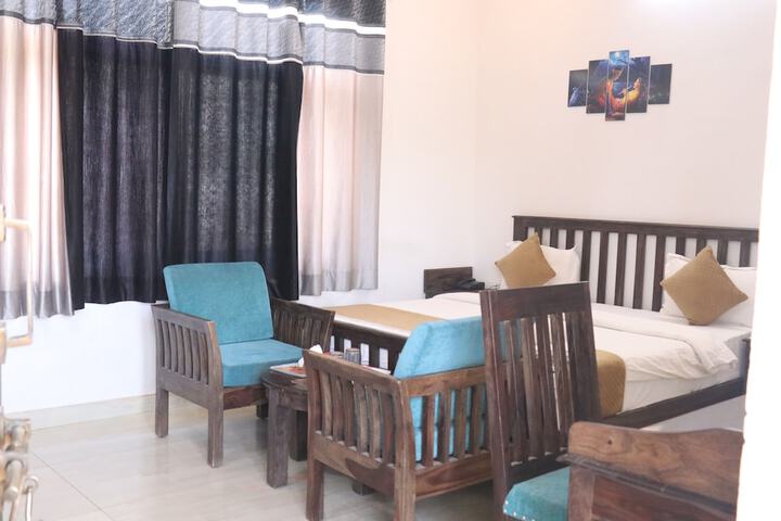 Room 5 of 28