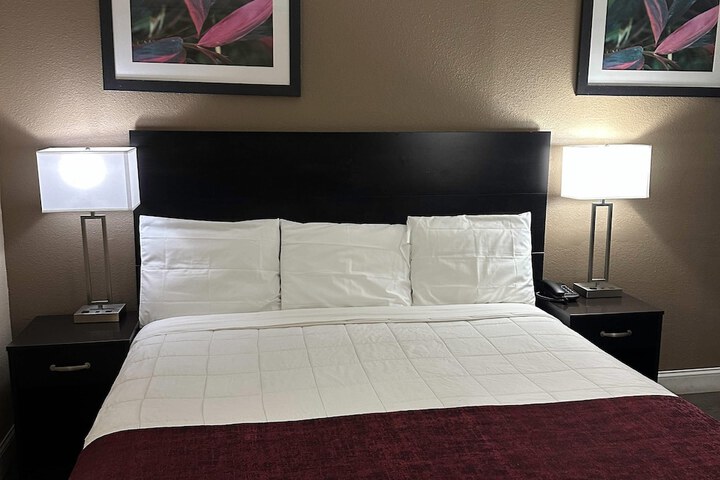 Room 17 of 40