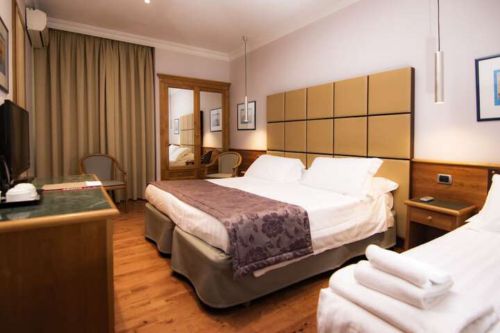 Room 40 of 167