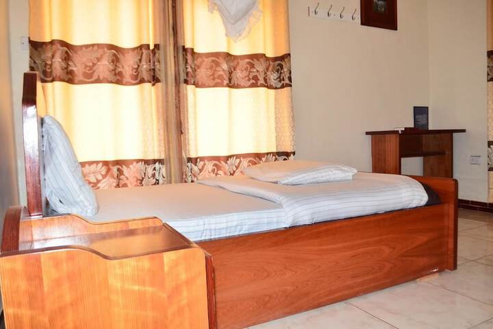 Room 3 of 28