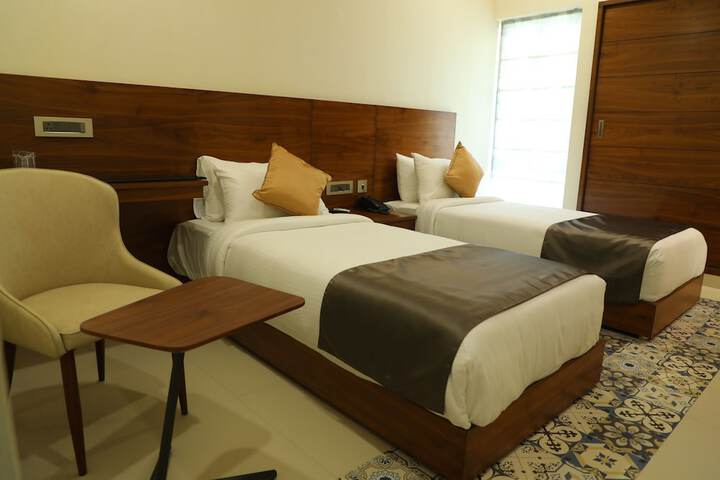 Room 4 of 7
