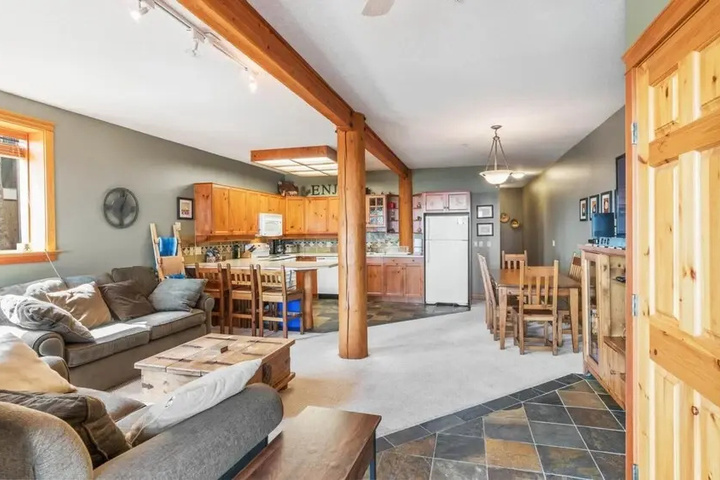 Cozy Nook - Cozy and Rustic with Private Hot Tub and a Nice View