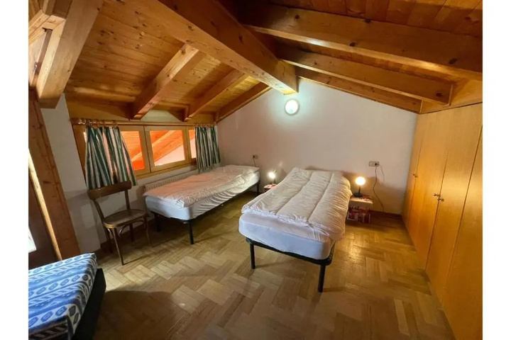 Room 3 of 16