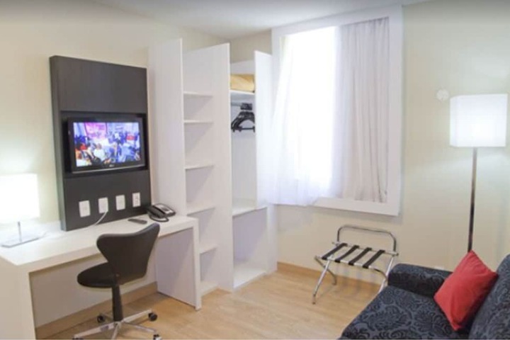 Lounge 60 of 69