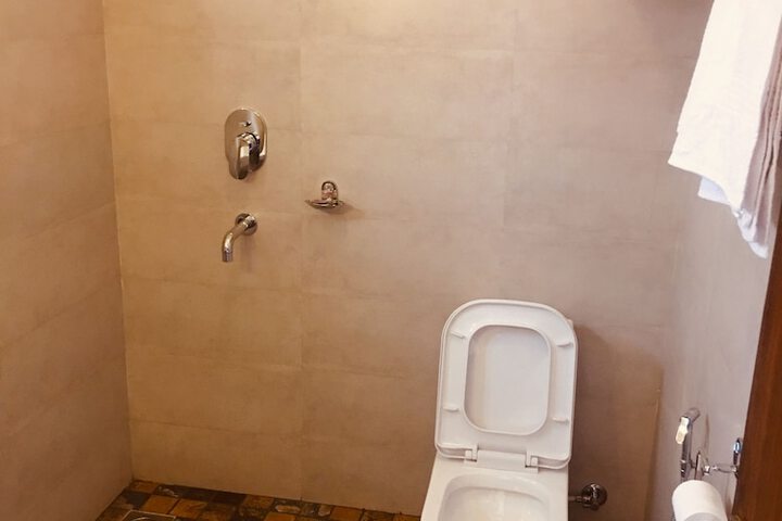 Room 30 of 214