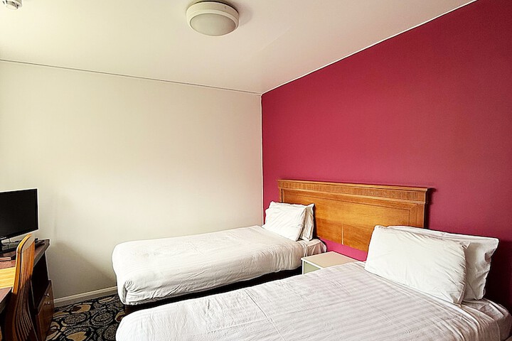 Room 19 of 40