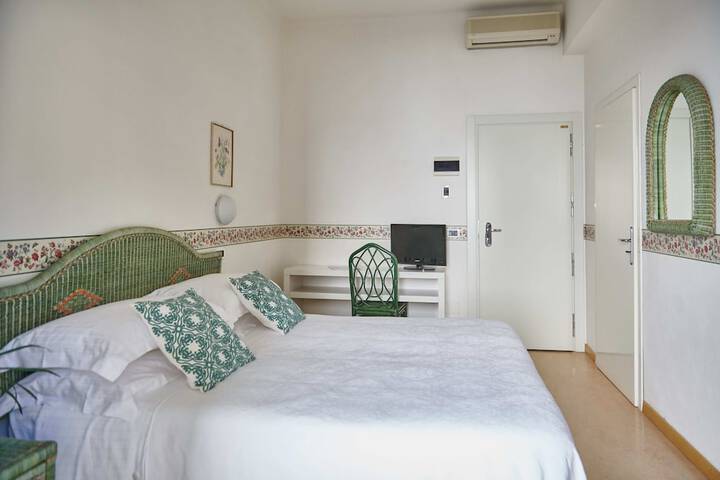Room 40 of 105