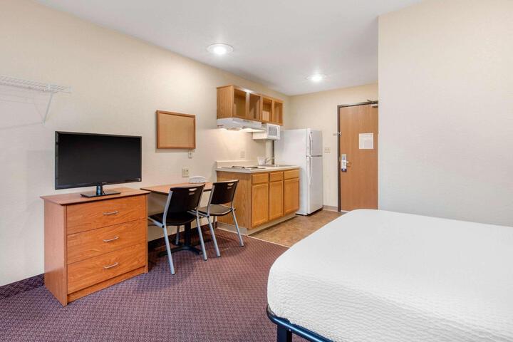 Double Accessible Queen Size Bed (5 of 19)