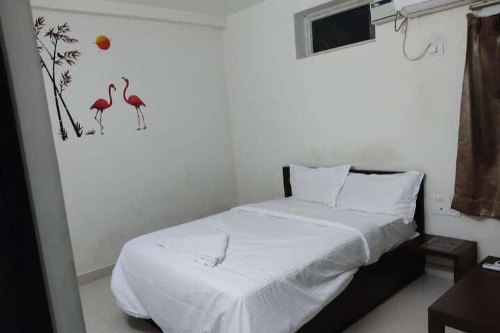 Room 9 of 12
