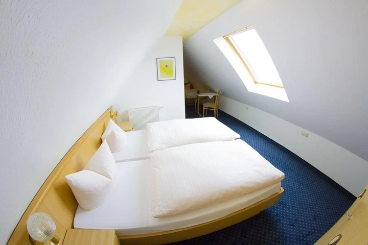 Room 1 of 18