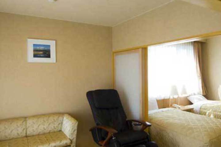 Room 11 of 20