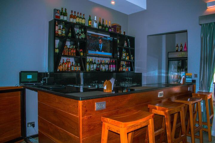 Lounge 23 of 26