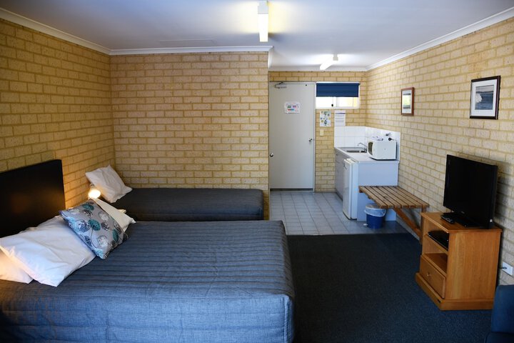 Room 2 of 27