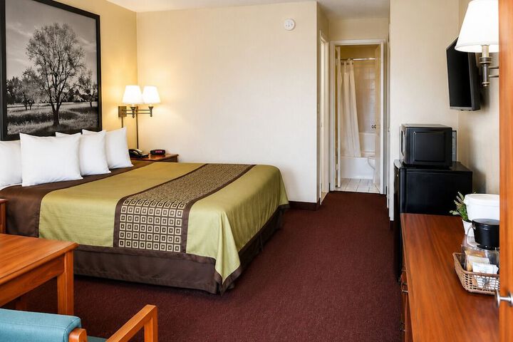 Room 5 of 12