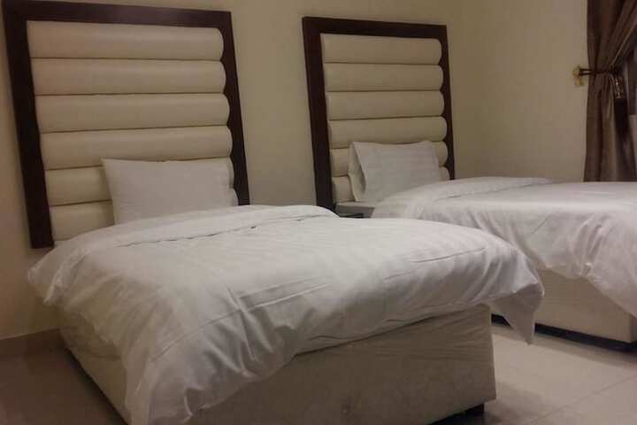 Room 8 of 18