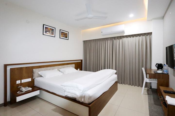 Room 5 of 17