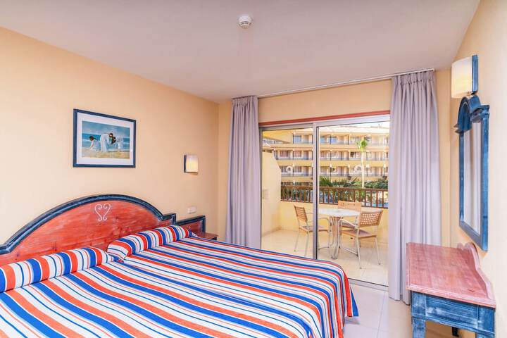 Room 3 of 27