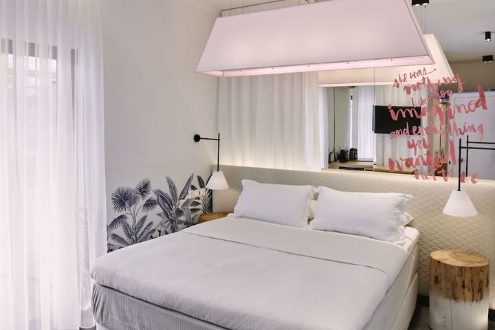 Room 40 of 95