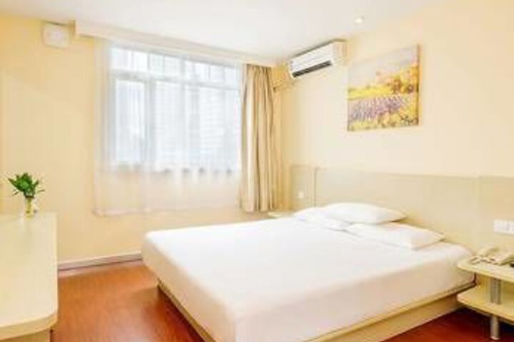 Room 15 of 18