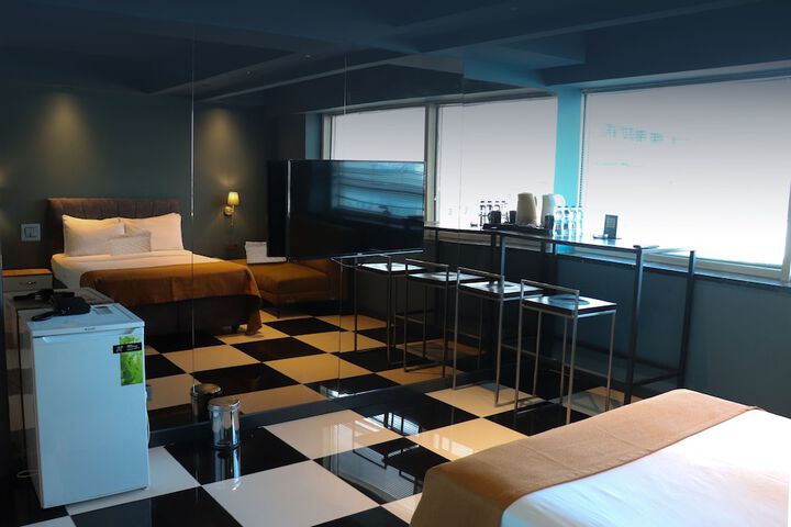 Room 5 of 149