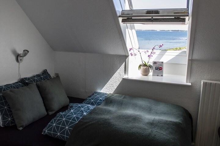 Room 3 of 17
