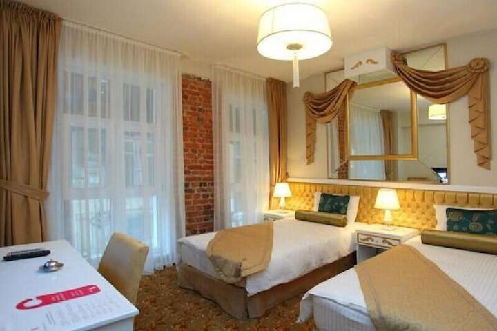 Room 9 of 17