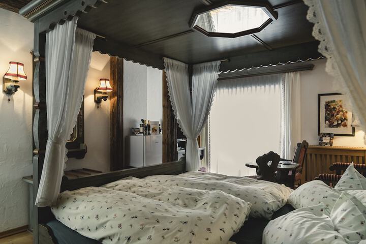Room 13 of 44
