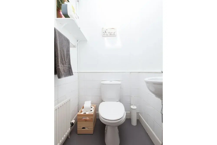 Room 6 of 11