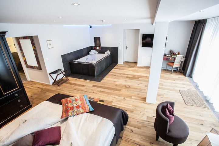 Room 10 of 43