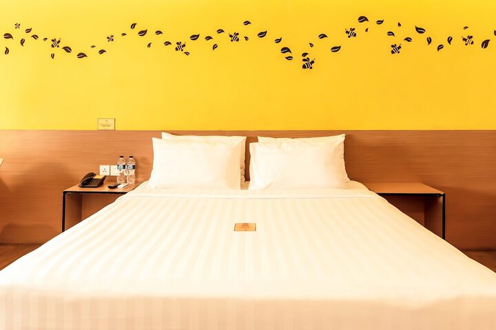 Room 18 of 107