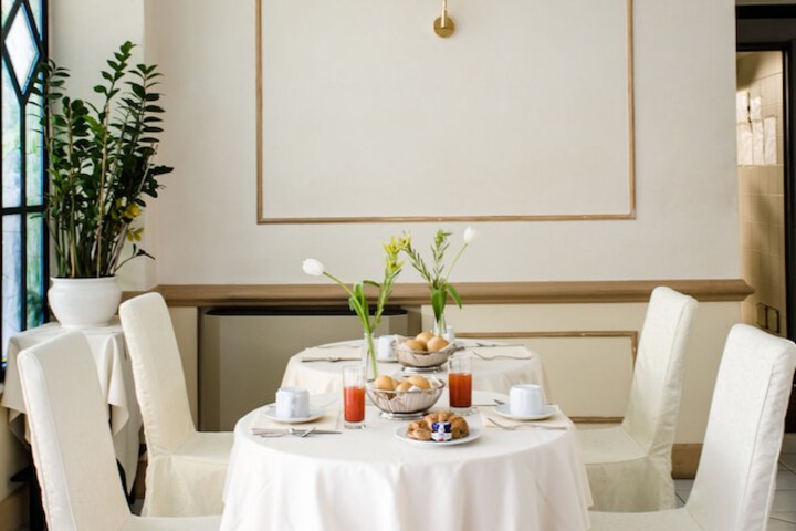 Dining 33 of 44