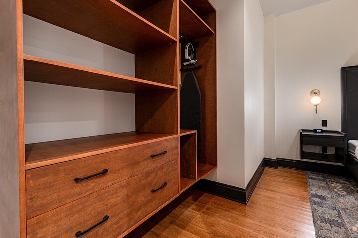 Room 107 of 341