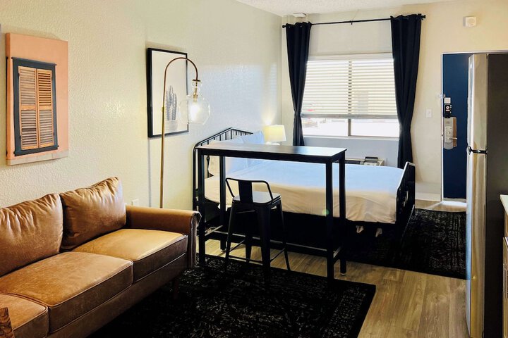 Room 15 of 30